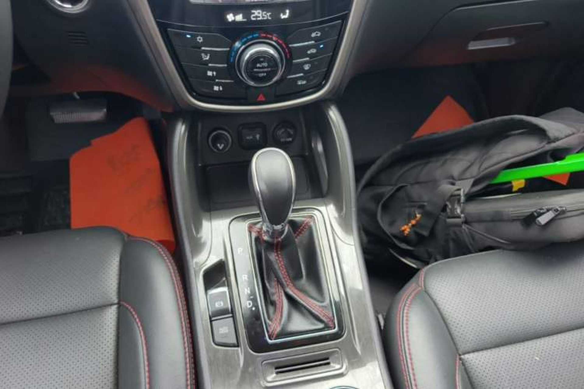 Used CHANGAN CS75 2017 Shangkui Edition 1.5T Automatic Fengxiang Model Gear Lever
