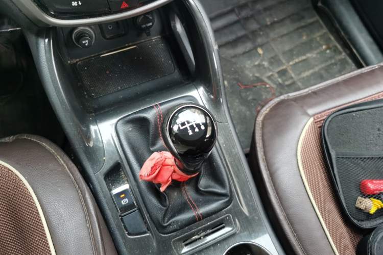 Used CHANGAN CS75 2017 Shangkui Edition 1.5T Manual Fengxiang Model Gear Lever