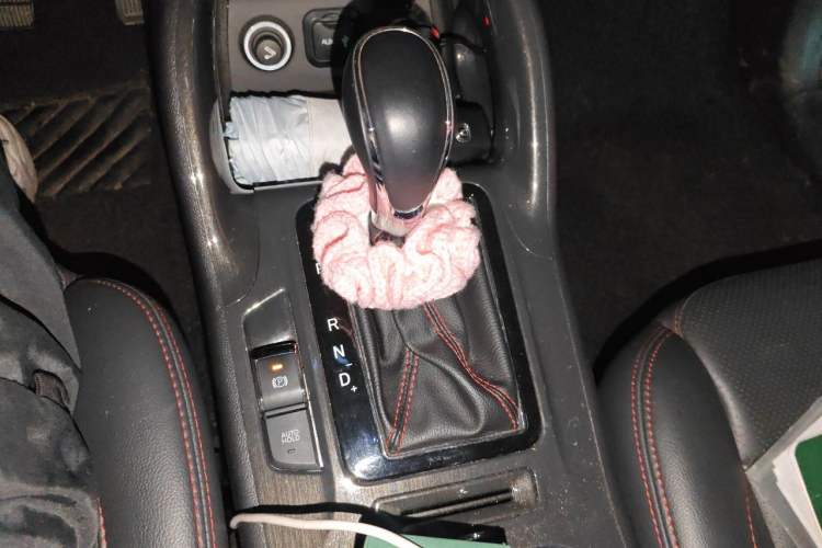 Used CHANGAN CS75 2017 Shangkui Edition 1.5T Automatic Fengxiang Model Gear Lever