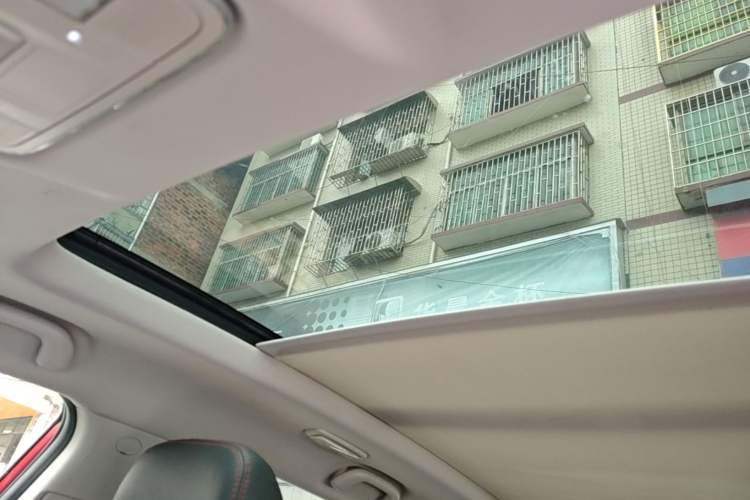 Used CHANGAN CS75 2017 Shangkui Edition 1.5T Automatic Fengxiang Model Headliner