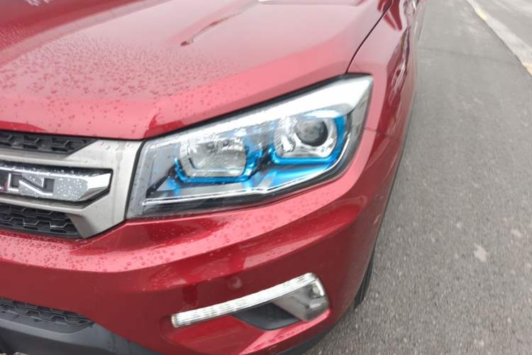 Used CHANGAN CS75 2017 Shangkui Edition 1.5T Automatic Fengxiang Model Left Front Headlight
