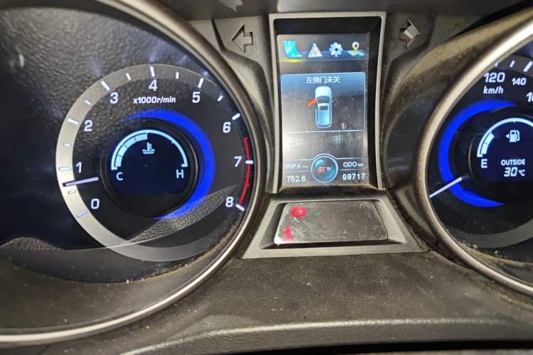 Used CHANGAN CS75 2017 Shangkui Edition 1.5T Manual Fengxiang Model Odometer Close Up