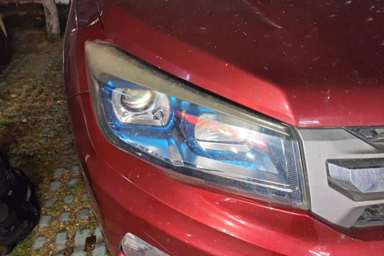 Used CHANGAN CS75 2017 Shangkui Edition 1.5T Manual Fengxiang Model Right Front Headlight