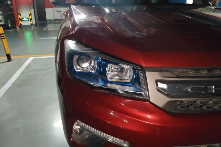 Used CHANGAN CS75 2017 Shangkui Edition 1.5T Automatic Fengxiang Model Right Front Headlight