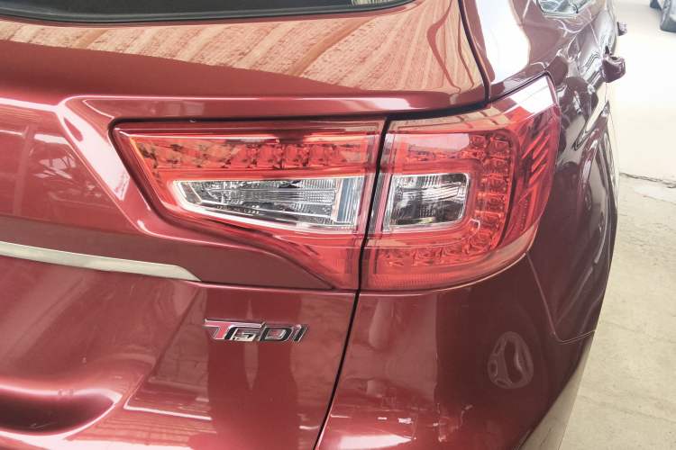 Used CHANGAN CS75 2017 Shangkui Edition 1.5T Automatic Sharp Model Right Rear Taillight