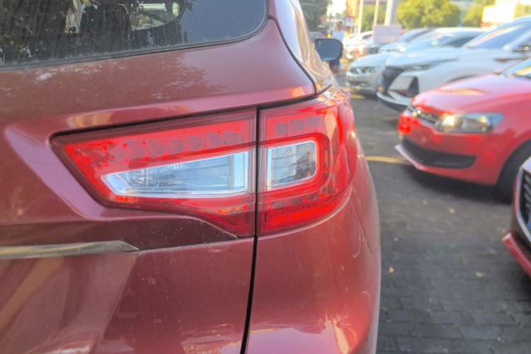 Used CHANGAN CS75 2017 Shangkui Edition 1.5T Automatic Sharp Model Right Rear Taillight
