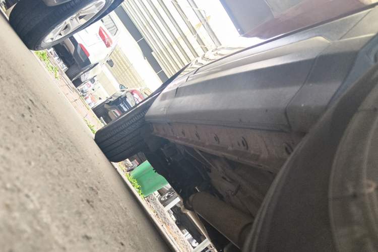 Used CHANGAN CS75 2017 Shangkui Edition 1.5T Automatic Sharp Model Right Side Sill