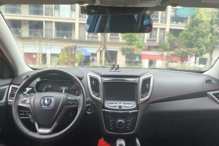 Used CHANGAN CS75 2017 Shangkui Edition 1.5T Automatic Fengxiang Model Center Console