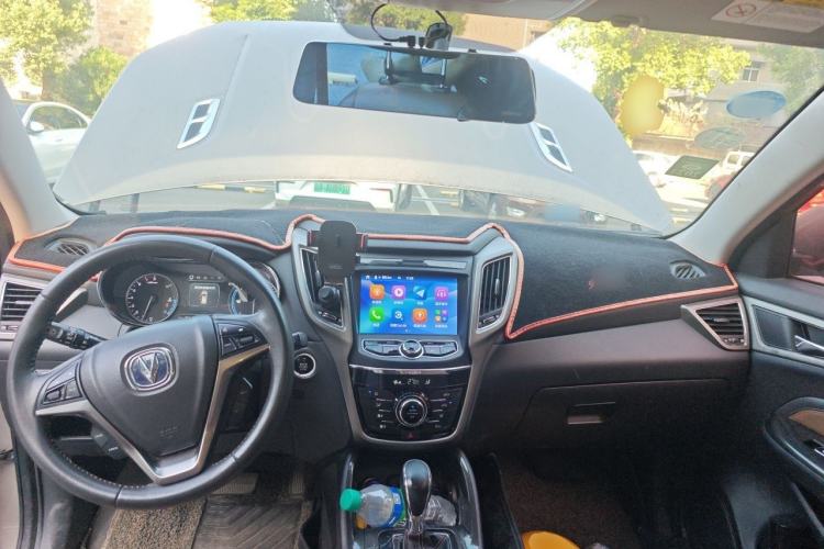 Used CHANGAN CS75 2017 Shangkui Edition 1.5T Automatic Fengxiang Model Center Console