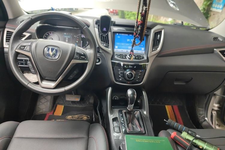 Used CHANGAN CS75 2017 Shangkui Edition 1.5T Automatic Fengxiang Model Center Console