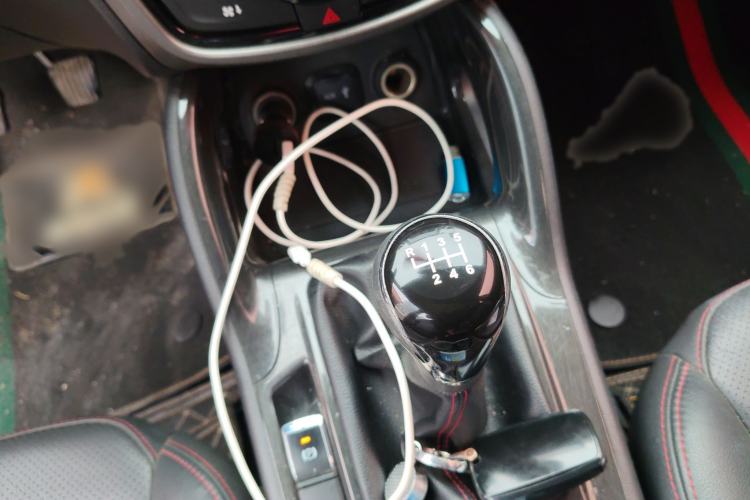 Used CHANGAN CS75 2017 Shangku Edition 1.5T Manual ZhiXiang Model Gear Lever