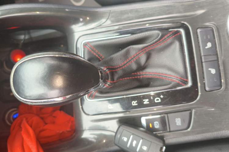 Used CHANGAN CS75 2017 Shangkui Edition 1.5T Automatic Fengxiang Model Gear Lever