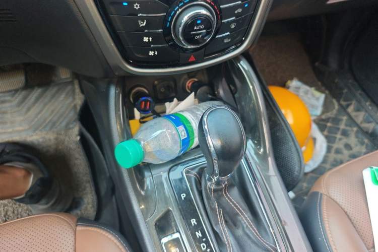 Used CHANGAN CS75 2017 Shangkui Edition 1.5T Automatic Fengxiang Model Gear Lever