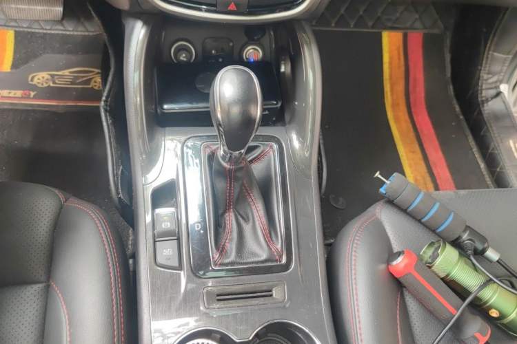 Used CHANGAN CS75 2017 Shangkui Edition 1.5T Automatic Fengxiang Model Gear Lever