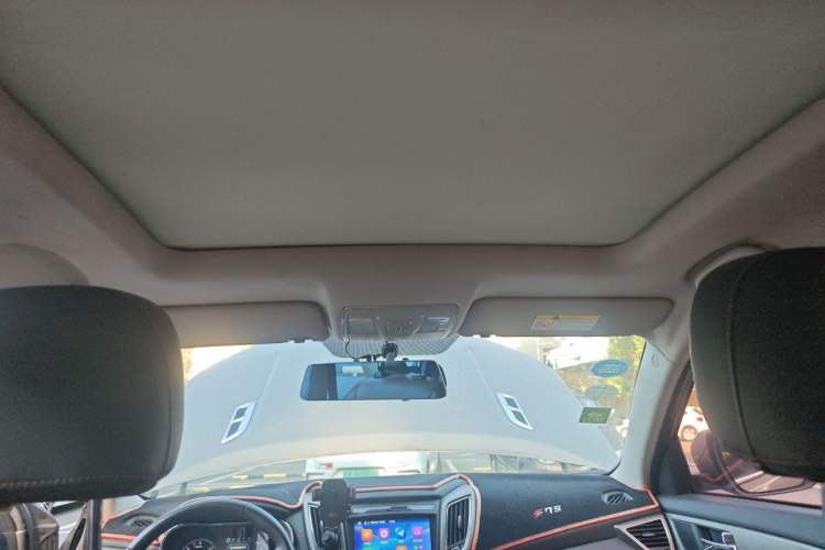 Used CHANGAN CS75 2017 Shangkui Edition 1.5T Automatic Fengxiang Model Headliner