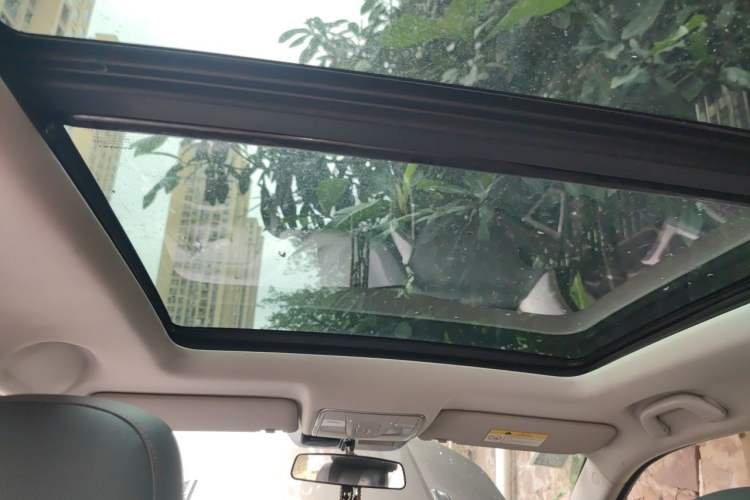 Used CHANGAN CS75 2017 Shangkui Edition 1.5T Automatic Fengxiang Model Headliner