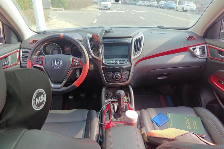 Used CHANGAN CS75 2017 Shangku Edition 1.5T Manual ZhiXiang Model Interior 2