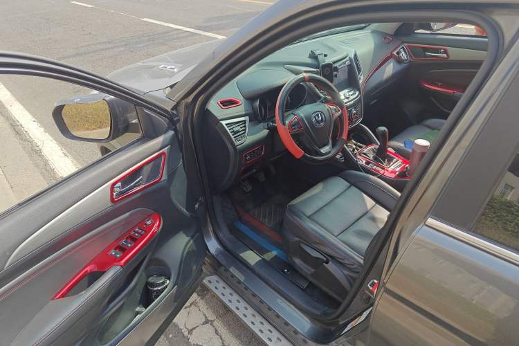 Used CHANGAN CS75 2017 Shangku Edition 1.5T Manual ZhiXiang Model Interior 3