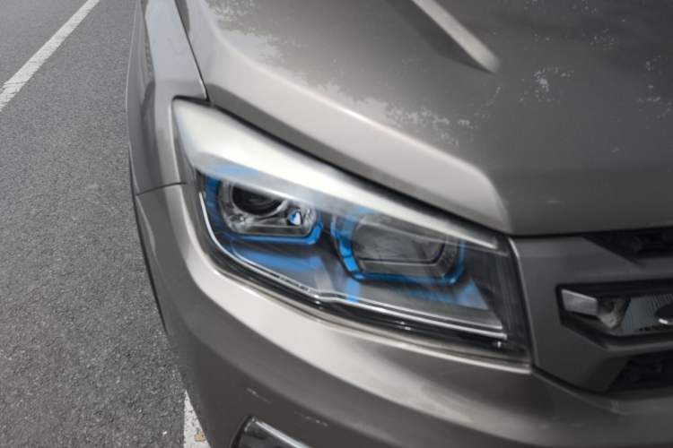 Used CHANGAN CS75 2017 Shangkui Edition 1.5T Automatic Fengxiang Model Right Front Headlight