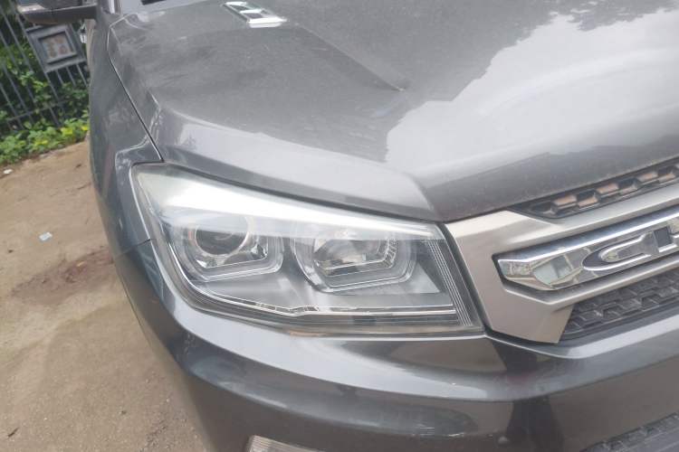Used CHANGAN CS75 2017 Shangkui Edition 1.5T Automatic Fengxiang Model Right Front Headlight