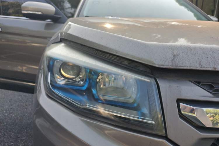 Used CHANGAN CS75 2017 Shangkui Edition 1.5T Automatic Fengxiang Model Right Front Headlight