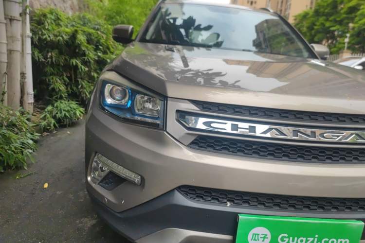 Used CHANGAN CS75 2017 Shangkui Edition 1.5T Automatic Fengxiang Model Right Front Headlight