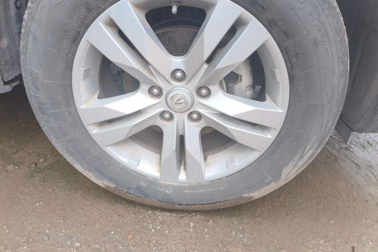 Used CHANGAN CS75 2017 Shangkui Edition 1.5T Automatic Fengxiang Model Right Front Wheel Hub