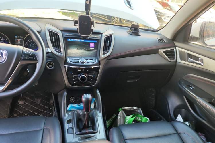 Used CHANGAN CS75 2017 Shangkui Edition 1.5T Manual Fengxiang Model Audio And AC Panel