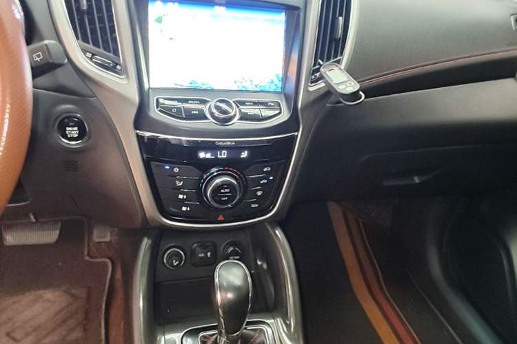 Used CHANGAN CS75 2017 Shangkui Edition 1.5T Automatic Fengxiang Model Audio And AC Panel