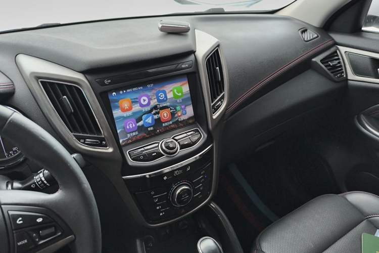 Used CHANGAN CS75 2017 Shangkui Edition 1.5T Automatic Fengxiang Model Audio And AC Panel