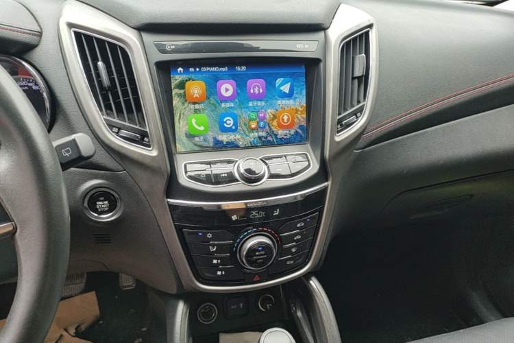 Used CHANGAN CS75 2017 Shangkui Edition 1.5T Automatic Fengyue Model Audio And AC Panel
