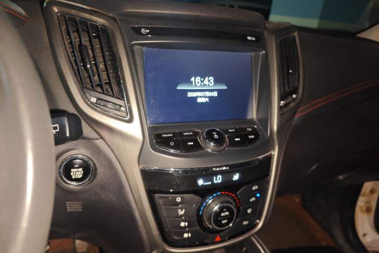Used CHANGAN CS75 2017 Shangkui Edition 1.5T Manual Fengxiang Model Audio And AC Panel
