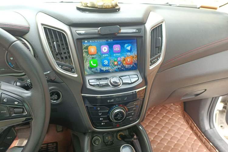 Used CHANGAN CS75 2017 Shangkui Edition 1.5T Automatic Fengxiang Model Audio And AC Panel