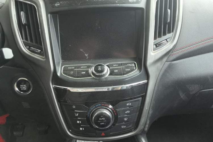 Used CHANGAN CS75 2017 Shangkui Edition 1.5T Manual Fengxiang Model Audio And AC Panel