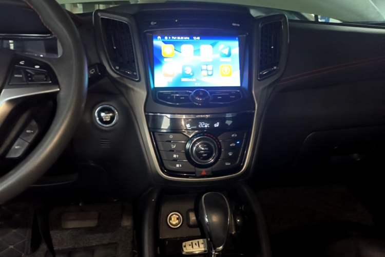 Used CHANGAN CS75 2017 Shangkui Edition 1.8T Automatic All-Wheel-Drive Luxury Model Audio And AC Panel