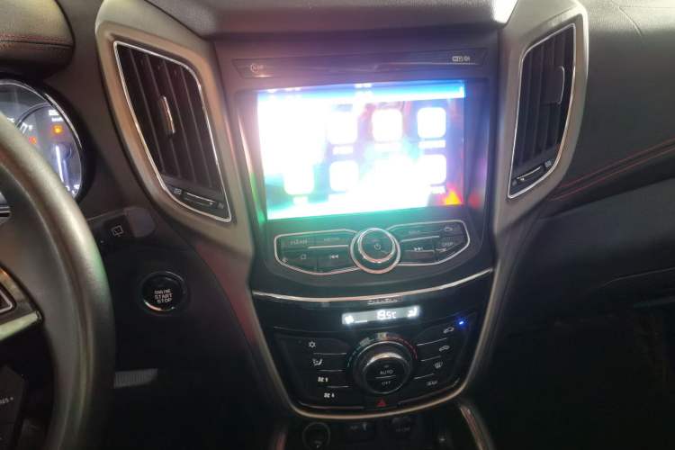 Used CHANGAN CS75 2017 Shangkui Edition 1.8T Automatic All-Wheel-Drive Elite Model Audio And AC Panel
