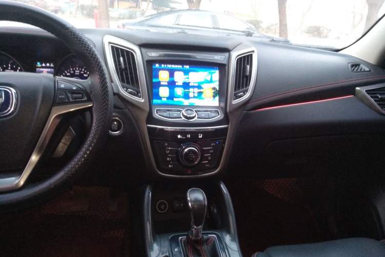Used CHANGAN CS75 2017 Shangkui Edition 1.5T Automatic Fengyue Model Audio And AC Panel
