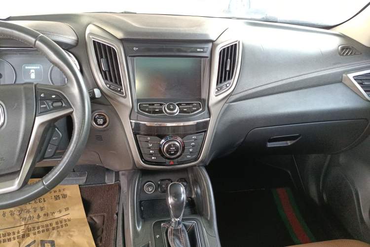 Used CHANGAN CS75 2017 Shangkui Edition 1.5T Automatic Fengxiang Model Audio And AC Panel