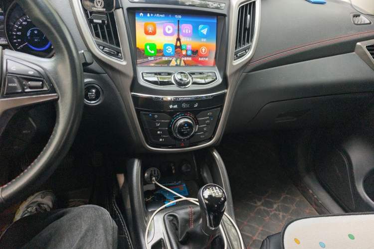 Used CHANGAN CS75 2017 Shangkui Edition 1.5T Manual Fengxiang Model Audio And AC Panel