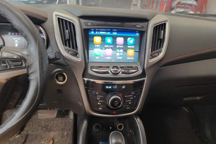Used CHANGAN CS75 2017 Shangkui Edition 1.5T Automatic Fengxiang Model Audio And AC Panel