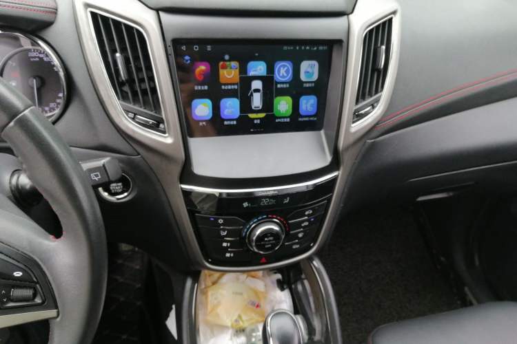 Used CHANGAN CS75 2017 Shangkui Edition 1.5T Automatic Fengxiang Model Audio And AC Panel
