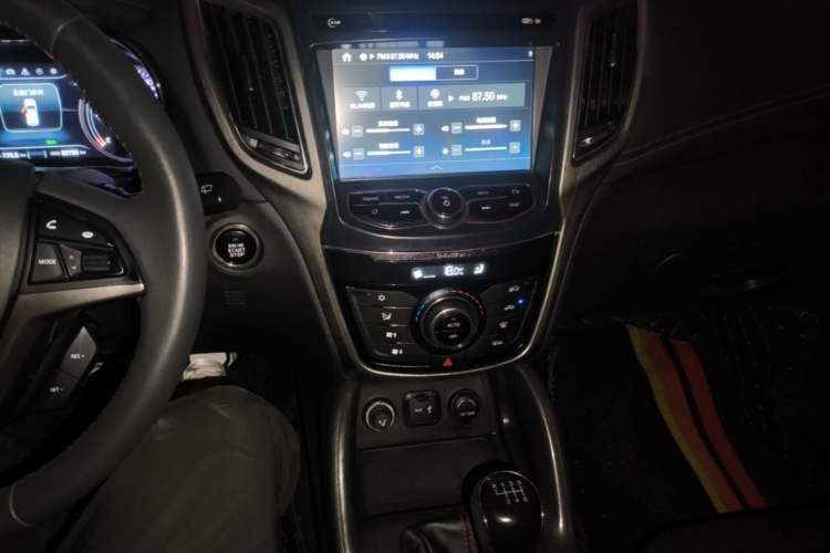 Used CHANGAN CS75 2017 Shangkui Edition 1.5T Manual Fengxiang Model Audio And AC Panel