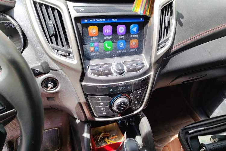 Used CHANGAN CS75 2017 Shangkui Edition 1.5T Automatic Fengxiang Model Audio And AC Panel