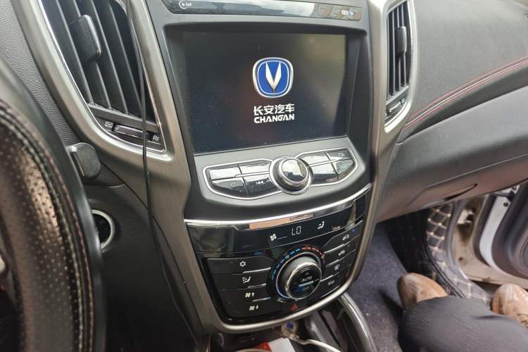 Used CHANGAN CS75 2017 Shangkui Edition 1.5T Automatic Fengxiang Model Audio And AC Panel