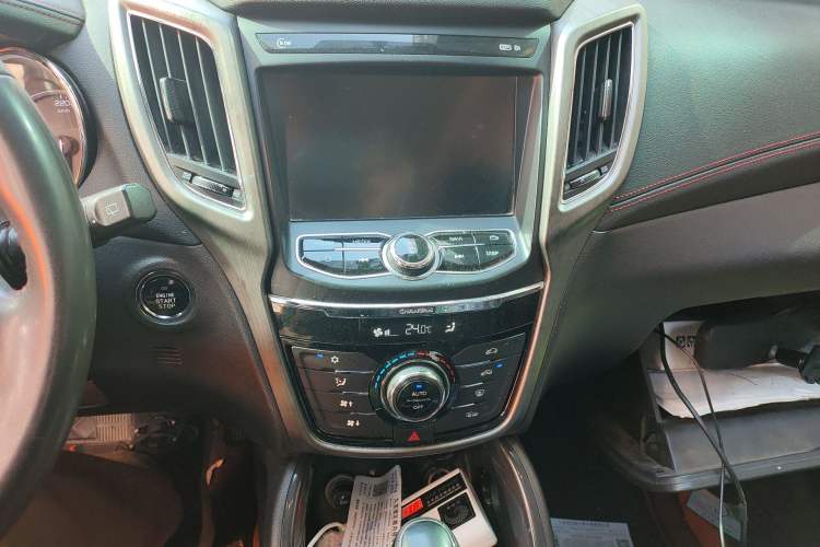 Used CHANGAN CS75 2017 Shangkui Edition 1.5T Automatic Fengxiang Model Audio And AC Panel