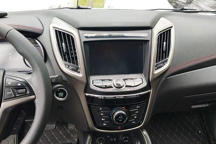 Used CHANGAN CS75 2017 Shangkui Edition 1.5T Automatic Fengxiang Model Audio And AC Panel