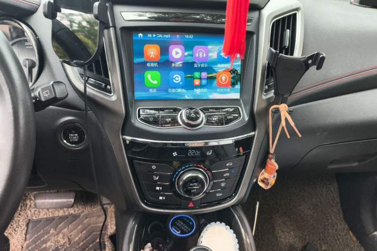 Used CHANGAN CS75 2017 Shangkui Edition 1.5T Automatic Fengxiang Model Audio And AC Panel