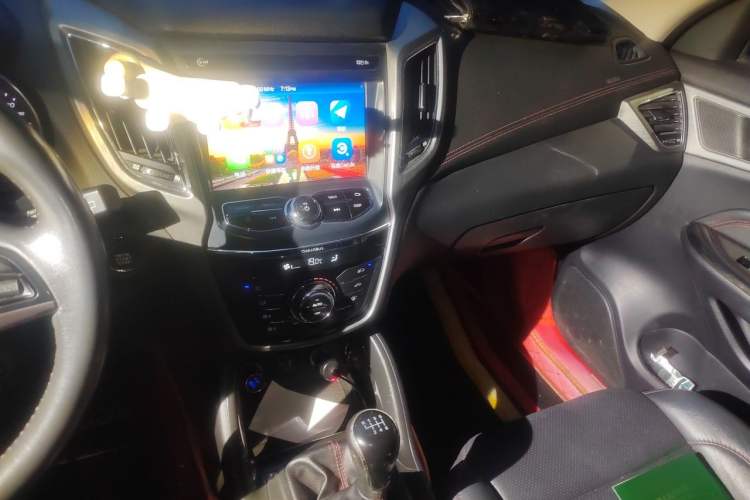Used CHANGAN CS75 2017 Shangkui Edition 1.5T Manual Fengxiang Model Audio And AC Panel