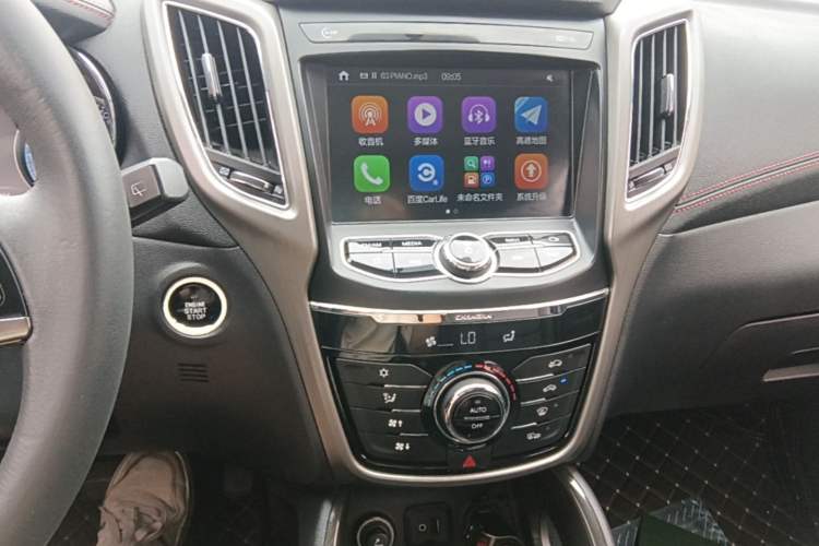 Used CHANGAN CS75 2017 Shangkui Edition 1.5T Automatic Fengxiang Model Audio And AC Panel