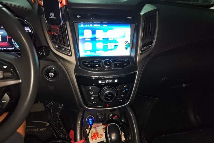 Used CHANGAN CS75 2017 Shangkui Edition 1.5T Automatic Fengxiang Model Audio And AC Panel